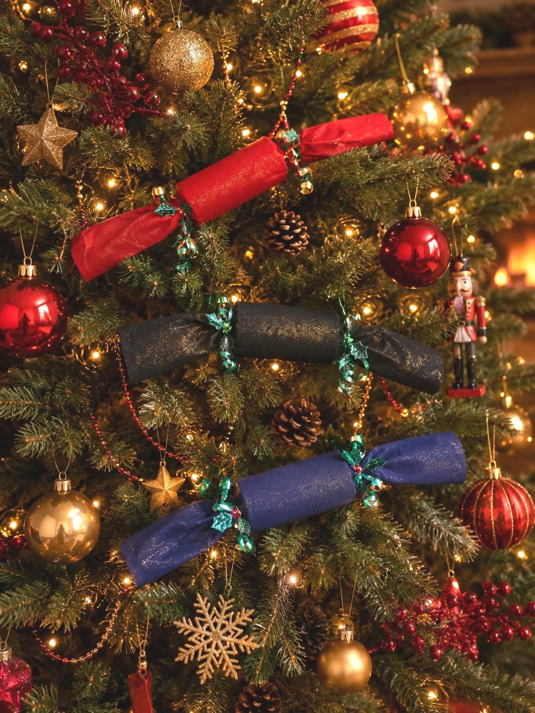 Eco-Friendly Christmas Crackers: Hand-Sewn Yule Decorations - KJ Designs