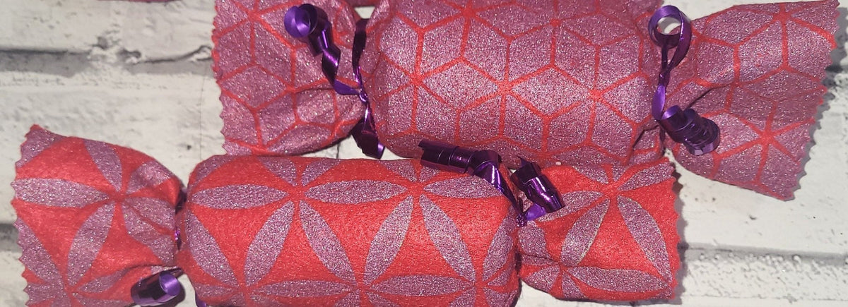 Handmade Geometric Christmas Crackers: Eco-Friendly Decor, Set of 5 - KJ Designs