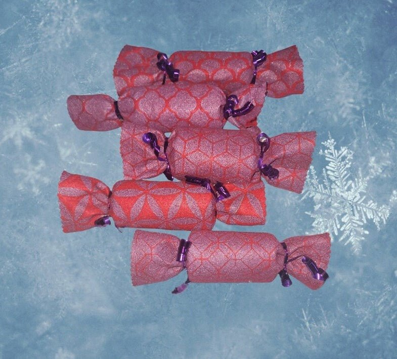 Handmade Geometric Christmas Crackers: Eco-Friendly Decor, Set of 5 - KJ Designs