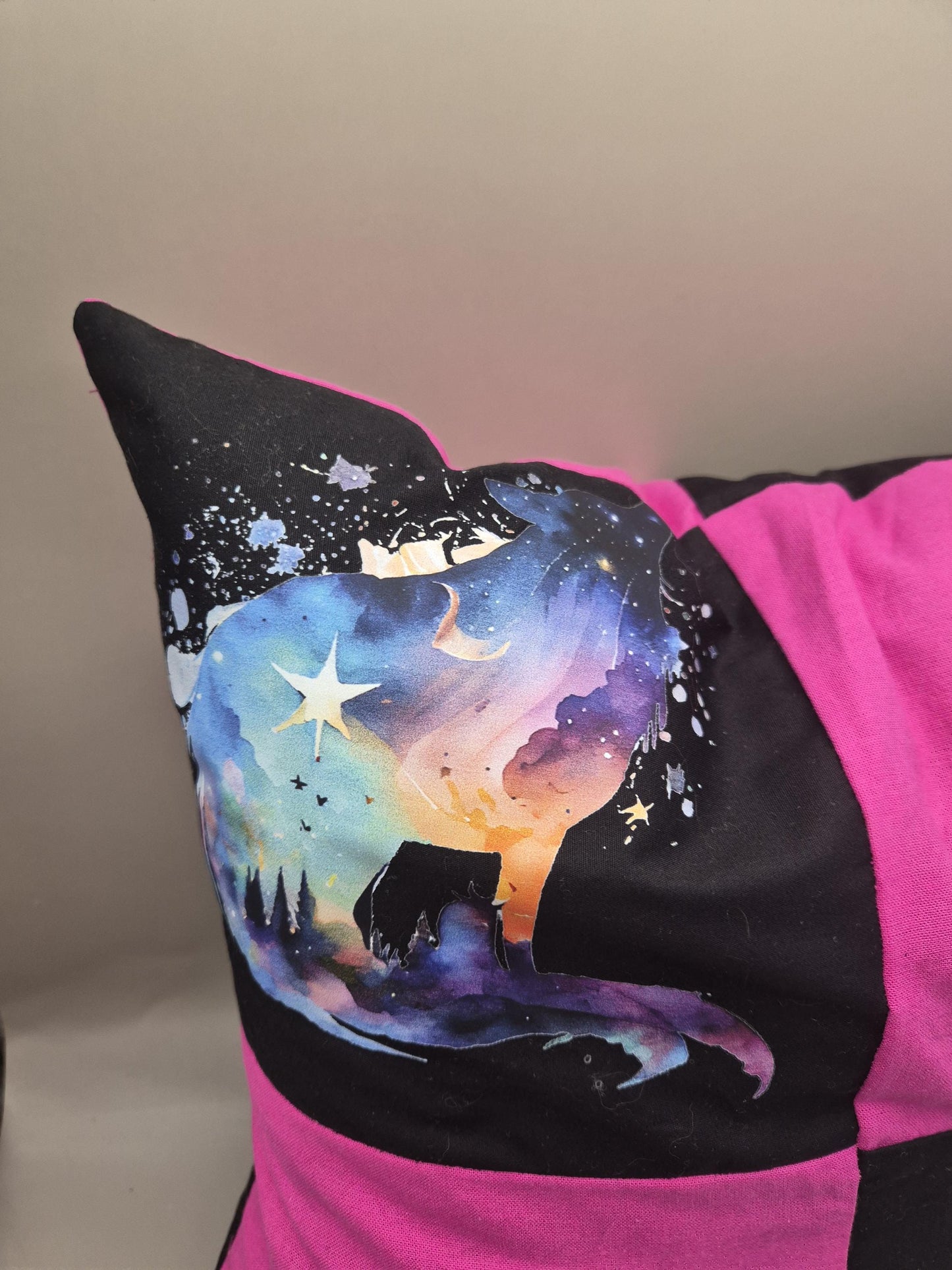 Galaxy Wolf Patchwork Cushion Cover – Pink Celestial Sofa Decor (25x25cm)