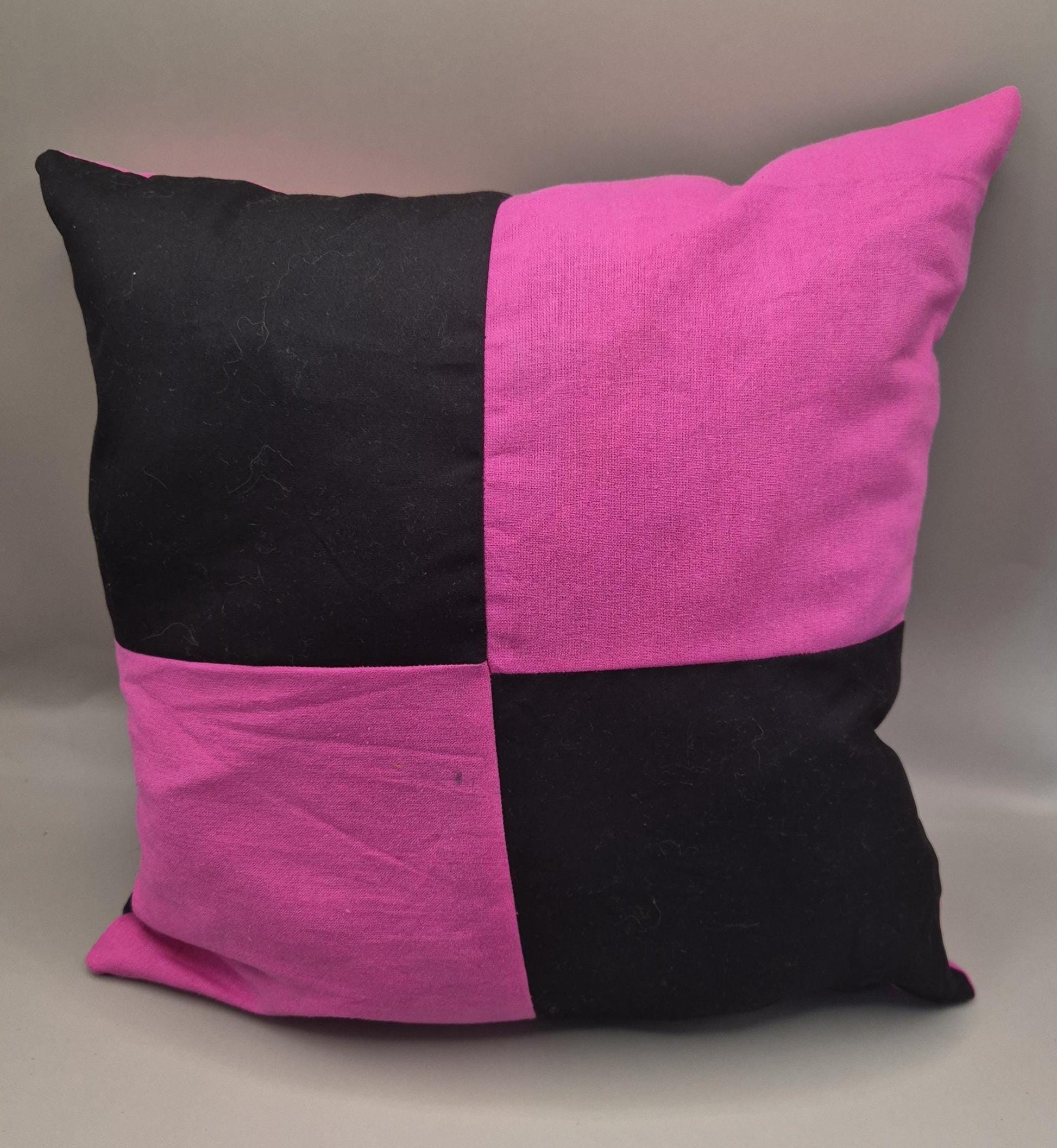 Galaxy Wolf Patchwork Cushion Cover – Pink Celestial Sofa Decor (25x25cm)